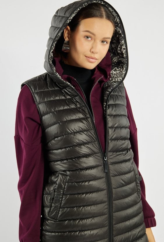 Dwustronna kamizelka z kapturem