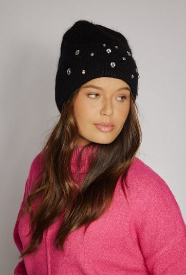 Czapka damska w ciemnym kolorze