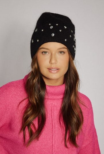 Czapka damska w ciemnym kolorze