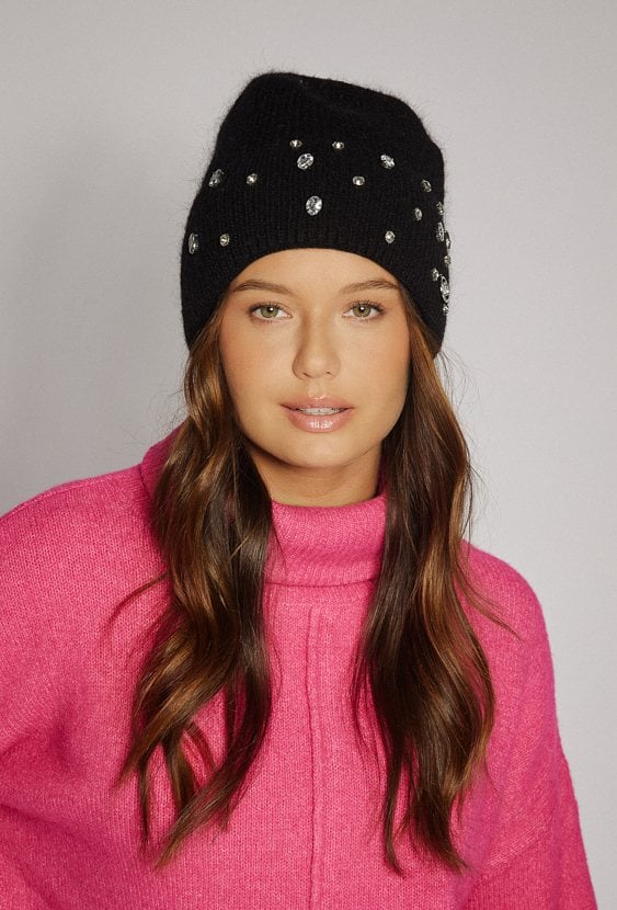 Czapka damska w ciemnym kolorze