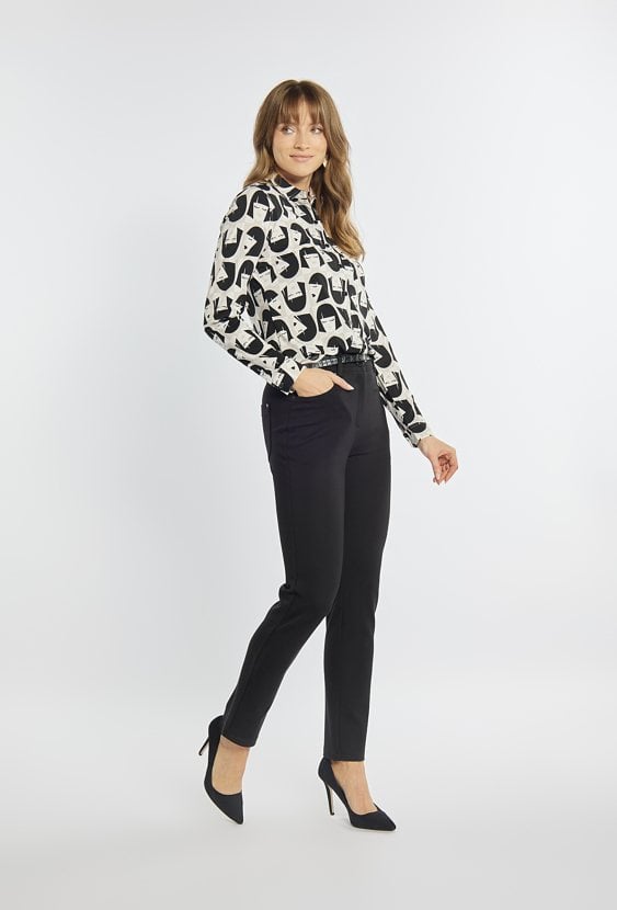 Czarne spodnie z paskiem