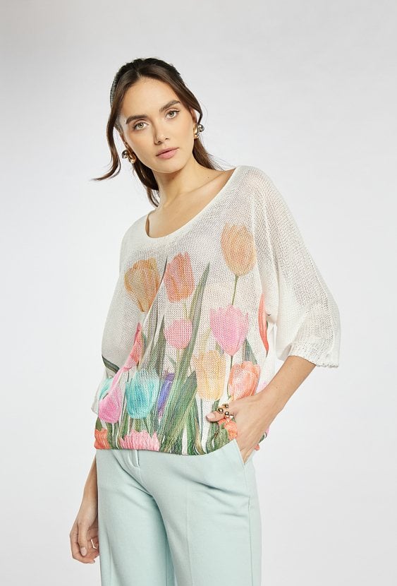 Ażurowy sweter z wzorem