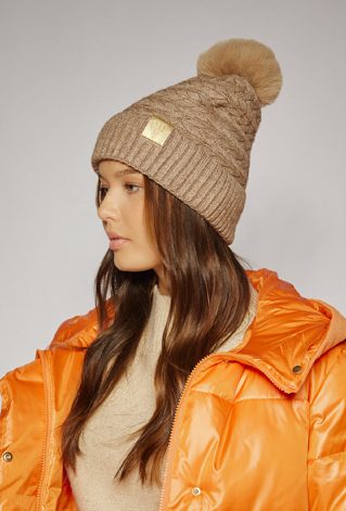 Czapka damska z pomponem