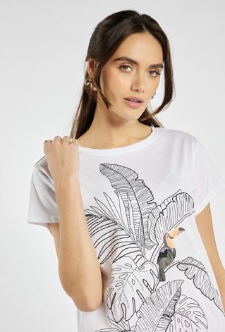 T-shirt o luźnym kroju