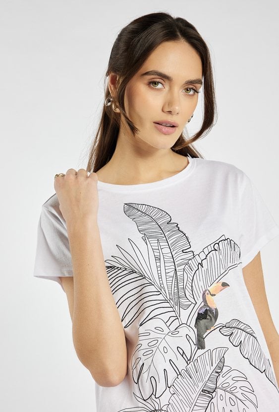 T-shirt o luźnym kroju