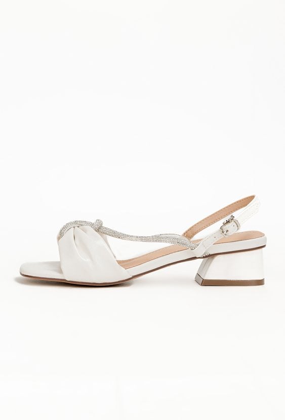 Sandały o eleganckim kształcie