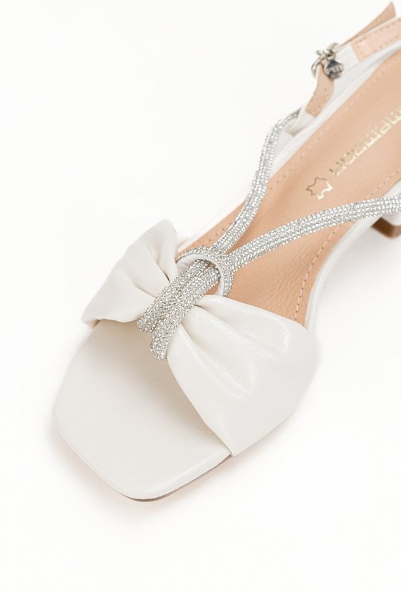 Sandały o eleganckim kształcie