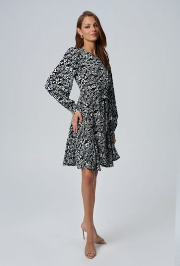 Krótka sukienka w kwiaty