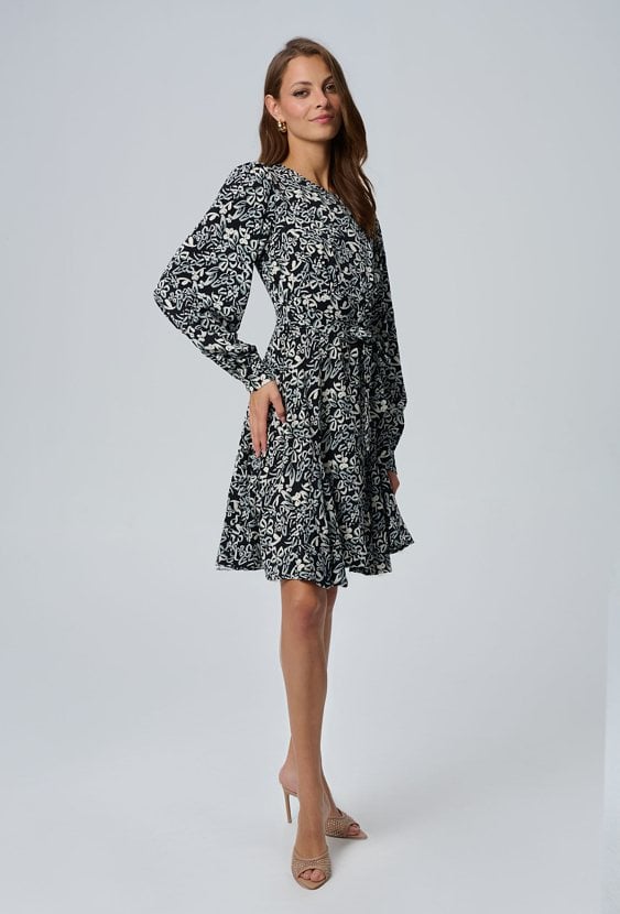 Krótka sukienka w kwiaty