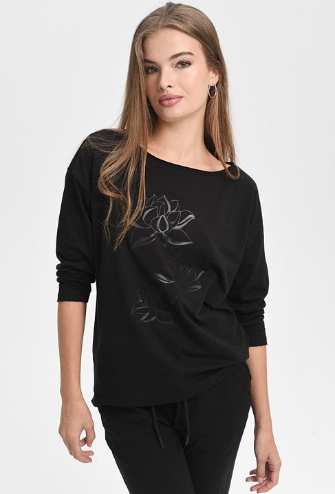 Bluza z kwiatową aplikacją