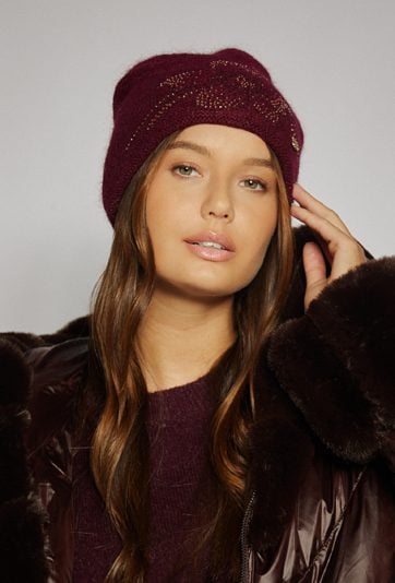 Czapka z kwiatowym wzorem