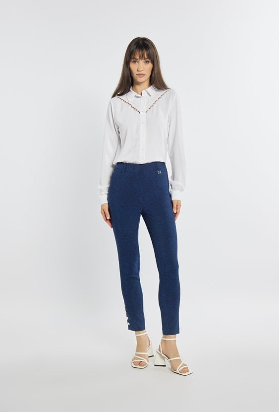 Spodnie z delikatnym wzorem