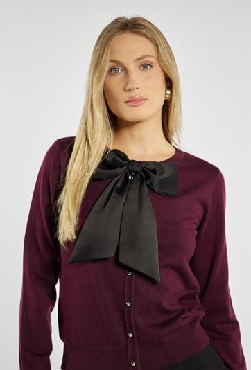 Sweter z ozdobną kokardą