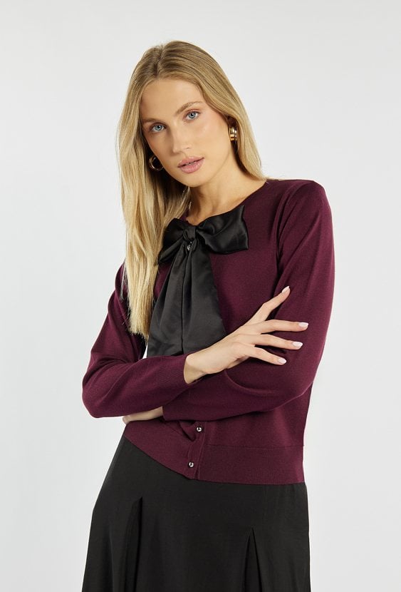 Sweter z ozdobną kokardą