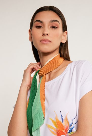 Wąska, karbowana apaszka