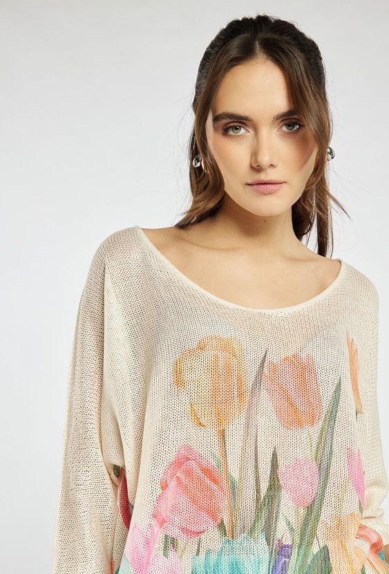 Ażurowy sweter z wzorem