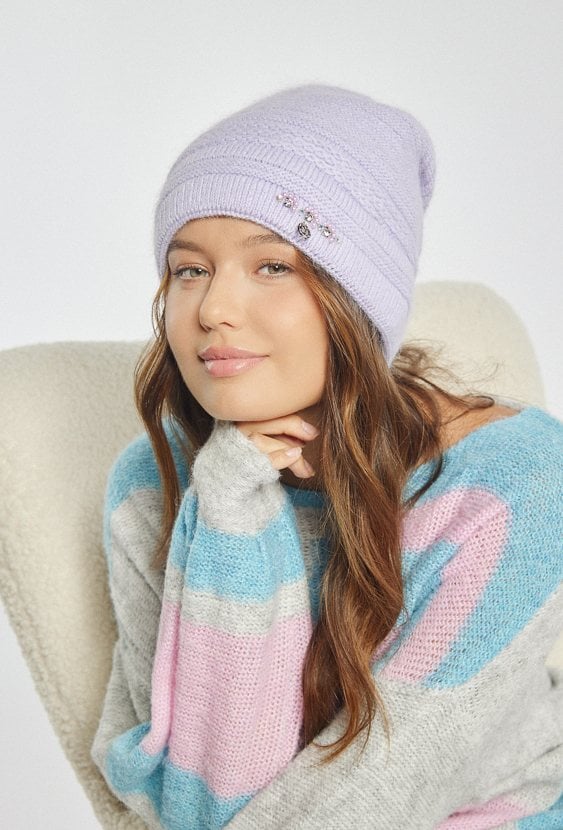 Czapka w pastelowym odcieniu