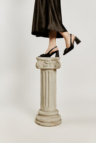 Czarne czółenka z ozdobną klamrą COSTA