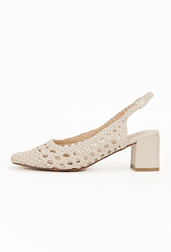 Czółenka o ażurowej, plecionej cholewce