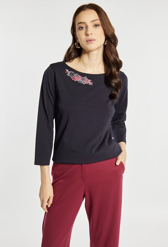 T-shirt z kwiatowym haftem