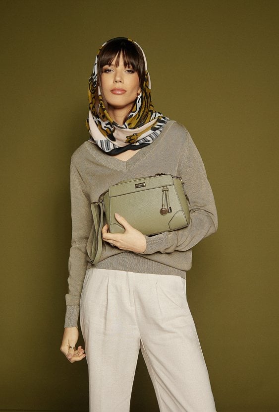 Torba damska zawieszona na pasku