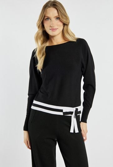 Sweter z wiązaniem na dole