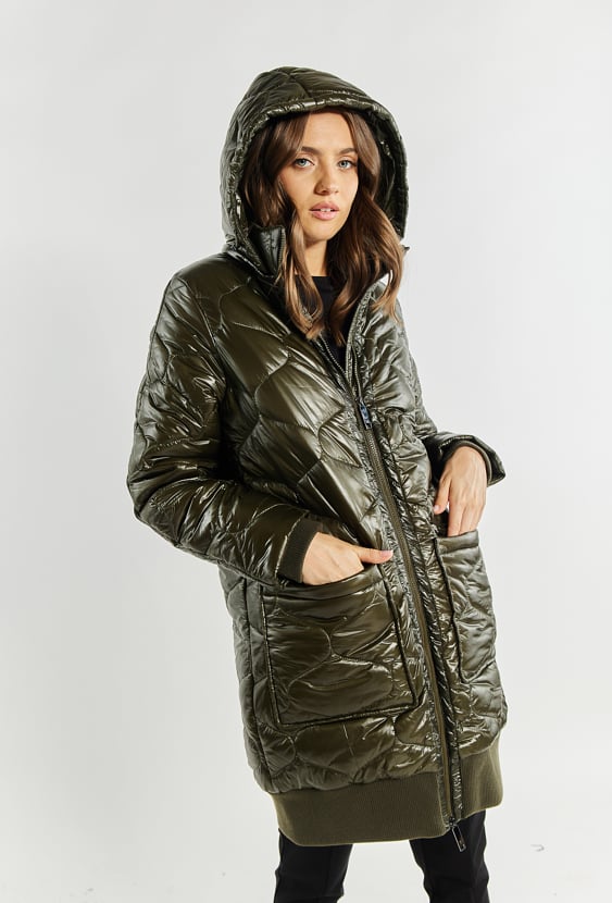 Pikowany płaszcz z kapturem