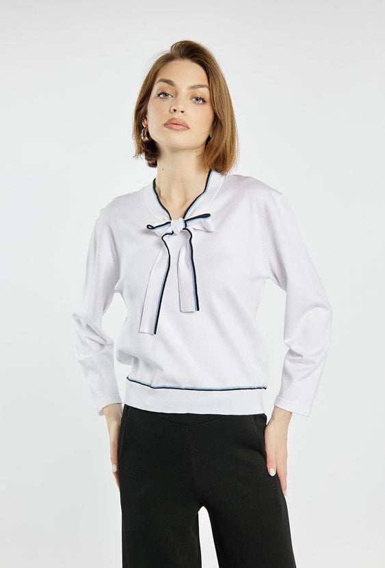 Klasyczny sweter z kokardą