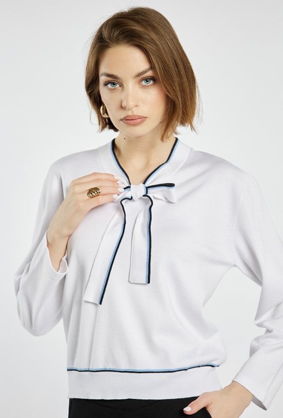 Klasyczny sweter z kokardą