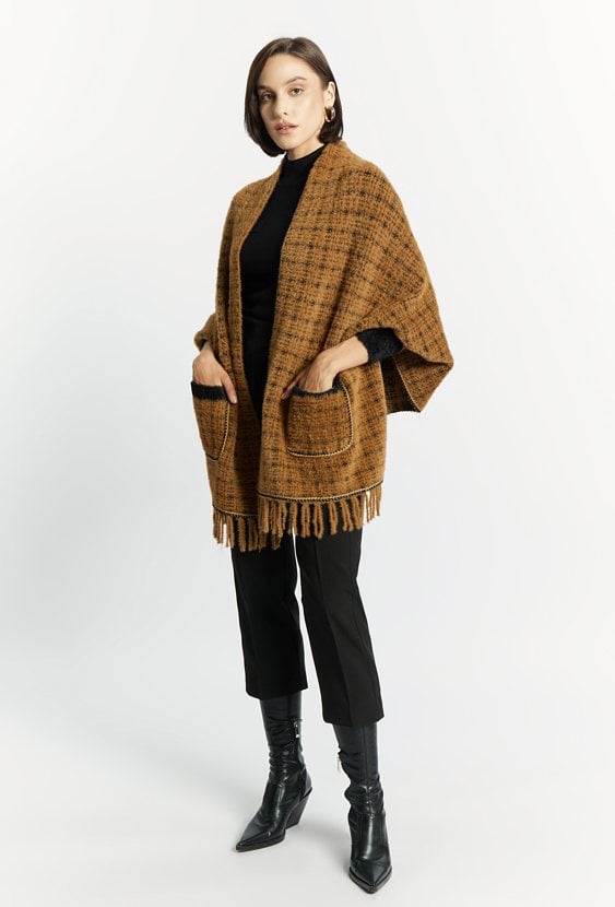 Sweter damski z krótkim włosiem