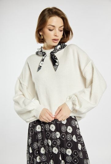 Sweter z bufiastymi rękawami