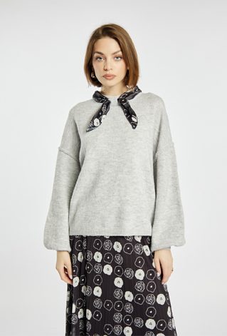 Sweter z bufiastymi rękawami