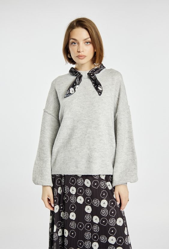 Sweter z bufiastymi rękawami