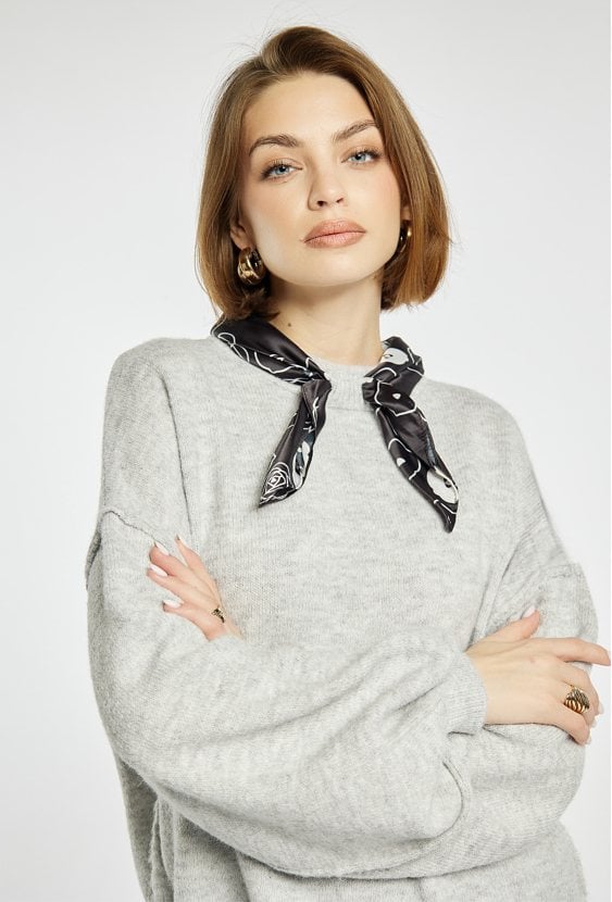 Sweter z bufiastymi rękawami