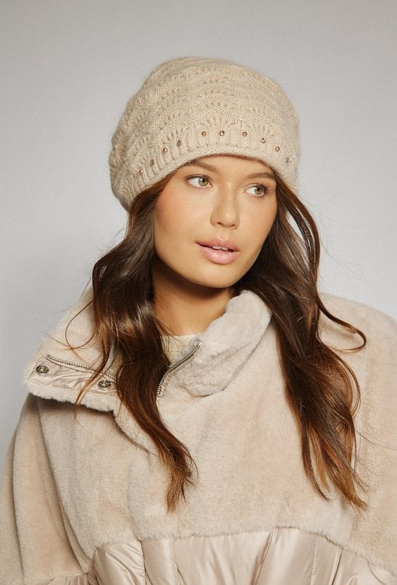 Czapka o delikatnym, ażurowym splocie