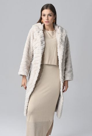 Płaszcz damski ze sztucznego futerka