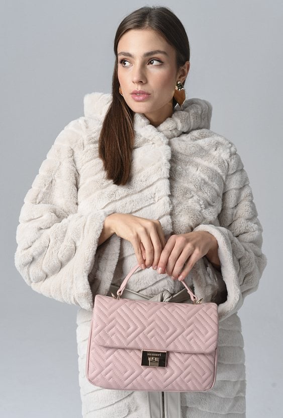 Płaszcz damski ze sztucznego futerka