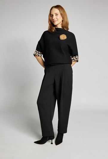 Sweter z agrafką