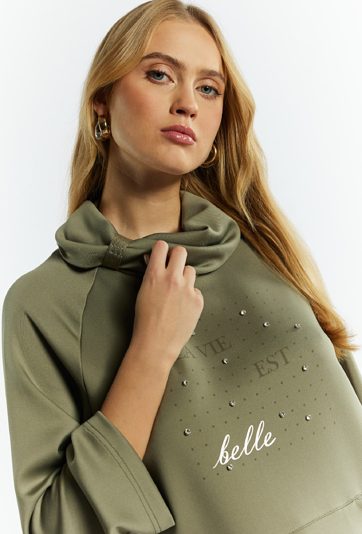 Bluza damska z luźnym golfem