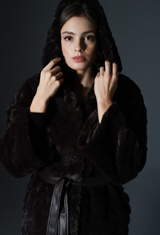 Płaszcz damski ze sztucznego futerka