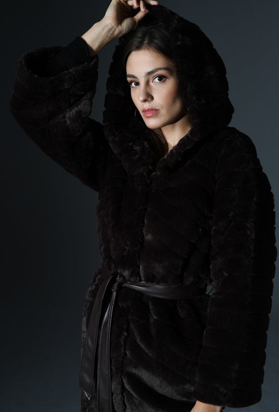 Płaszcz damski ze sztucznego futerka