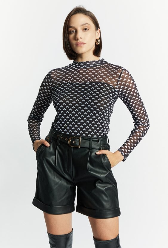 Wzorzysta bluzka z półgolfem