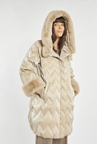 Pikowany płaszcz z połyskiem