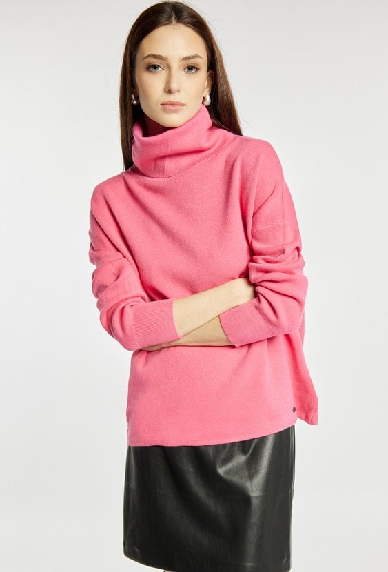 Sweter damski z luźnym golfem