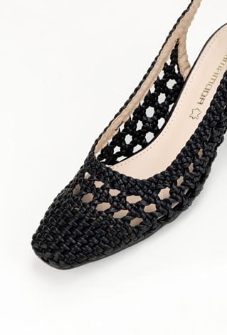 Czółenka o ażurowej, plecionej cholewce