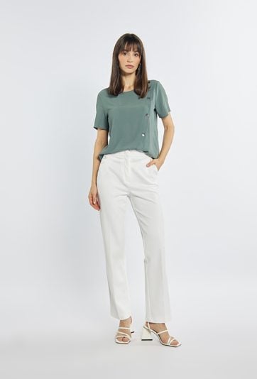 Bluzka w przygaszonym odcieniu zieleni