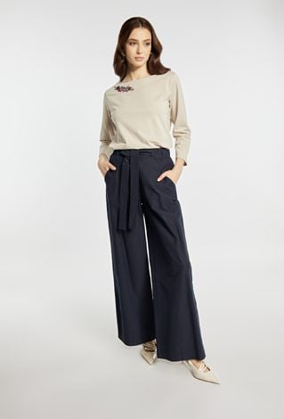 T-shirt z kwiatowym haftem