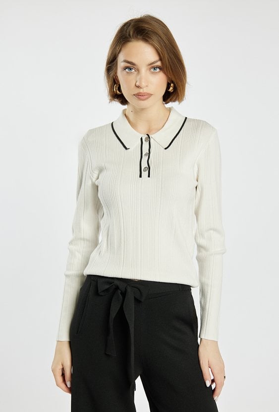 Sweter z kołnierzem