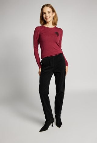 Sweter z haftem