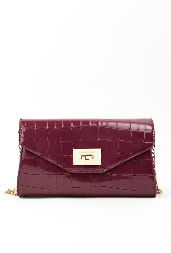 Lakierowana kopertówka z łańcuszkiem